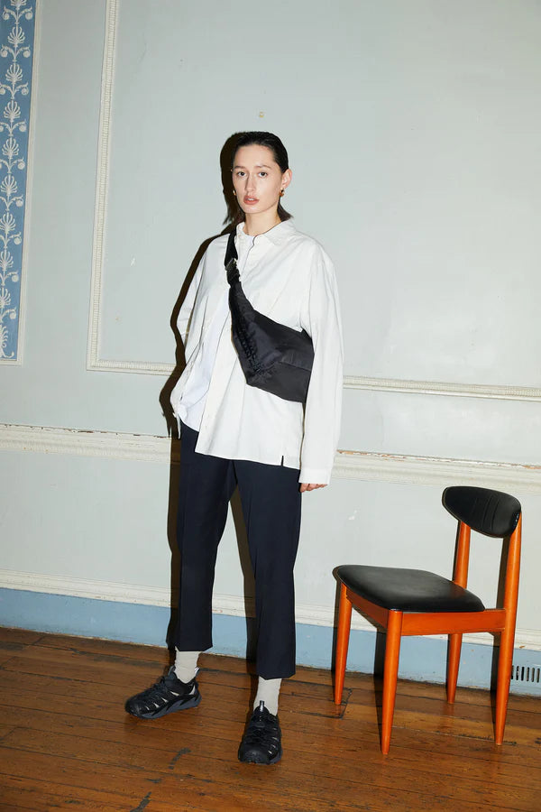 ARCS LITTLE HEY SLING BAG BLACK | Good Story